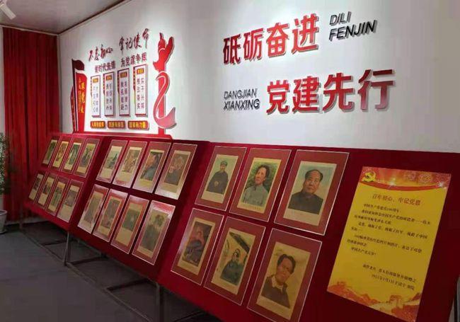时尚芭比做美甲